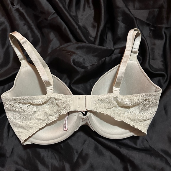 Victoria’s Secret T-Shirt Lined Demi Bra - Picture 2 of 4